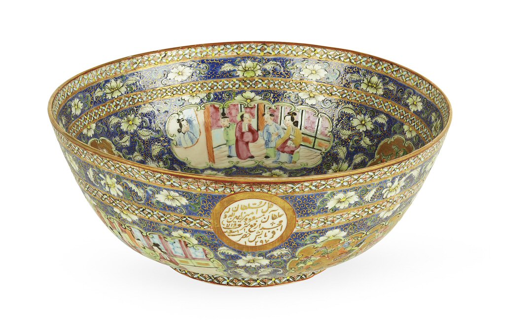 CHINESE CANTON 'ROSE MEDALLION' BOWL FOR THE PERSIAN MARKET