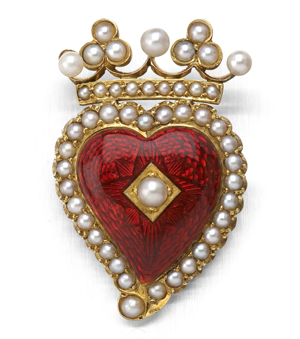 A late Victorian brooch,