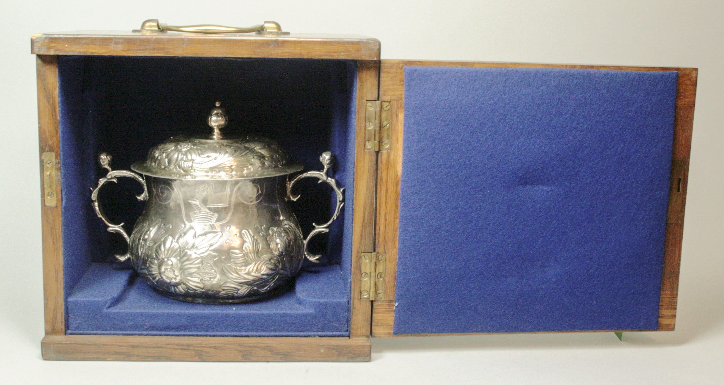 A Charles II porringer and matched cover