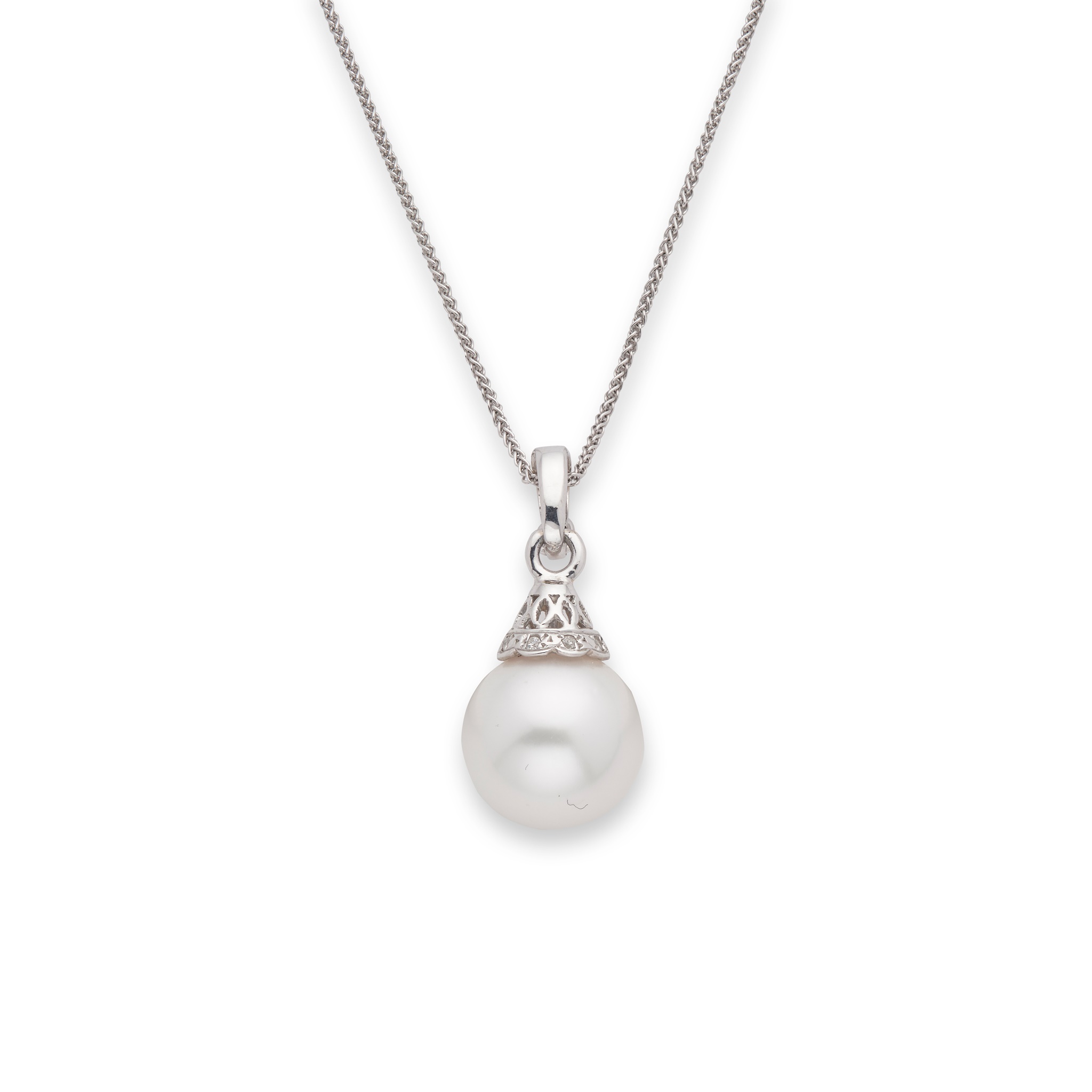 An 18ct white gold South Sea pearl and diamond pendant necklace