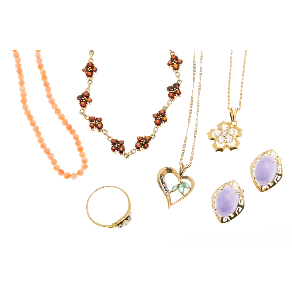 A collection of jewellery