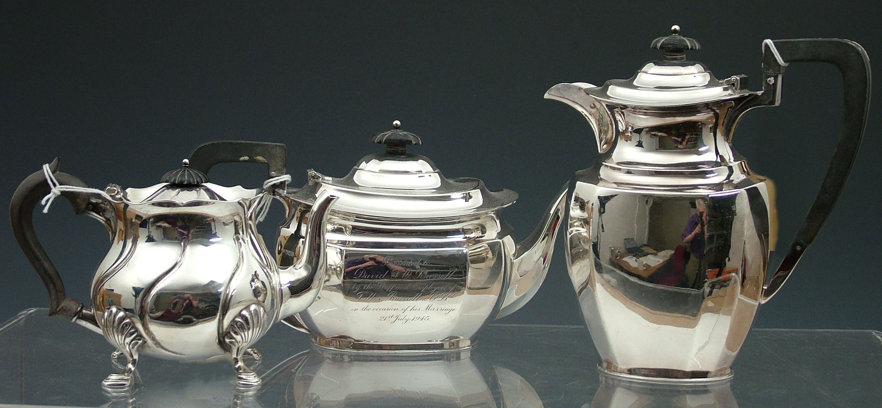 A teapot and water pot,