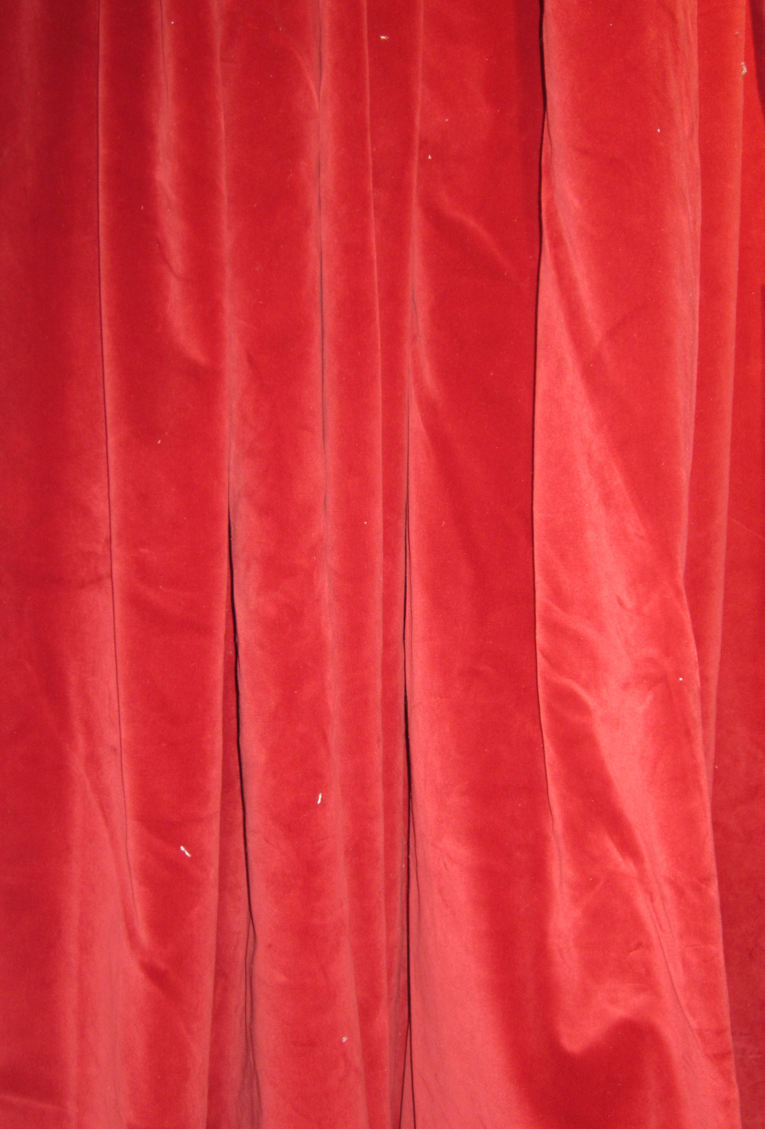 PAIR OF RED VELVET CURTAINS