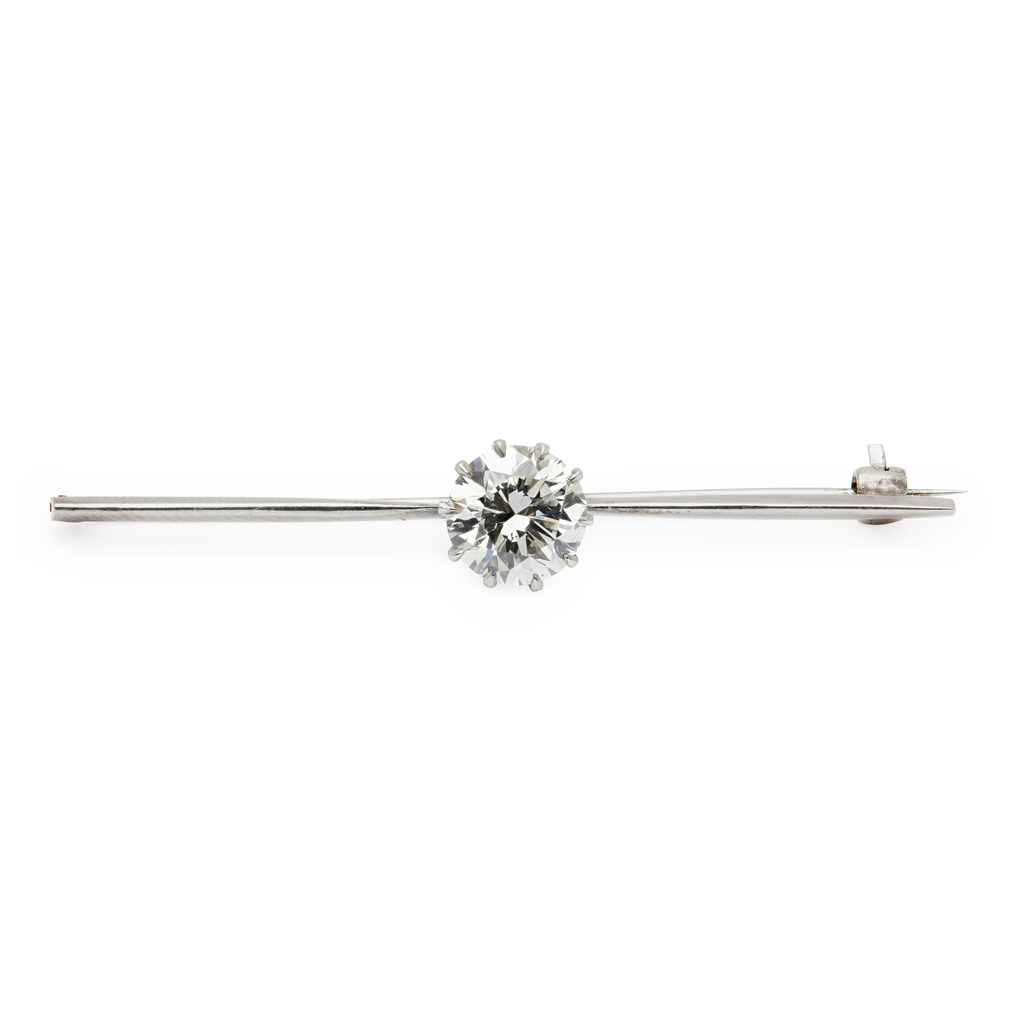A single stone diamond bar brooch