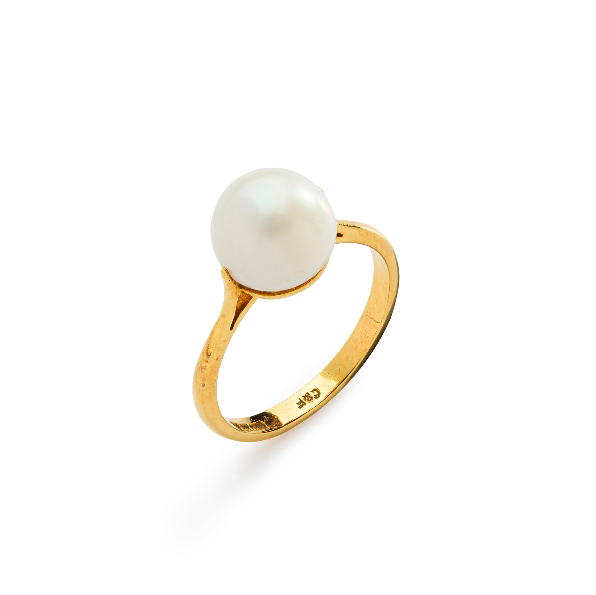 AN 18CT GOLD SCOTTISH FRESHWATER PEARL RING