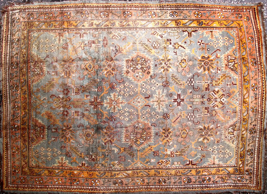 An Ushak carpet