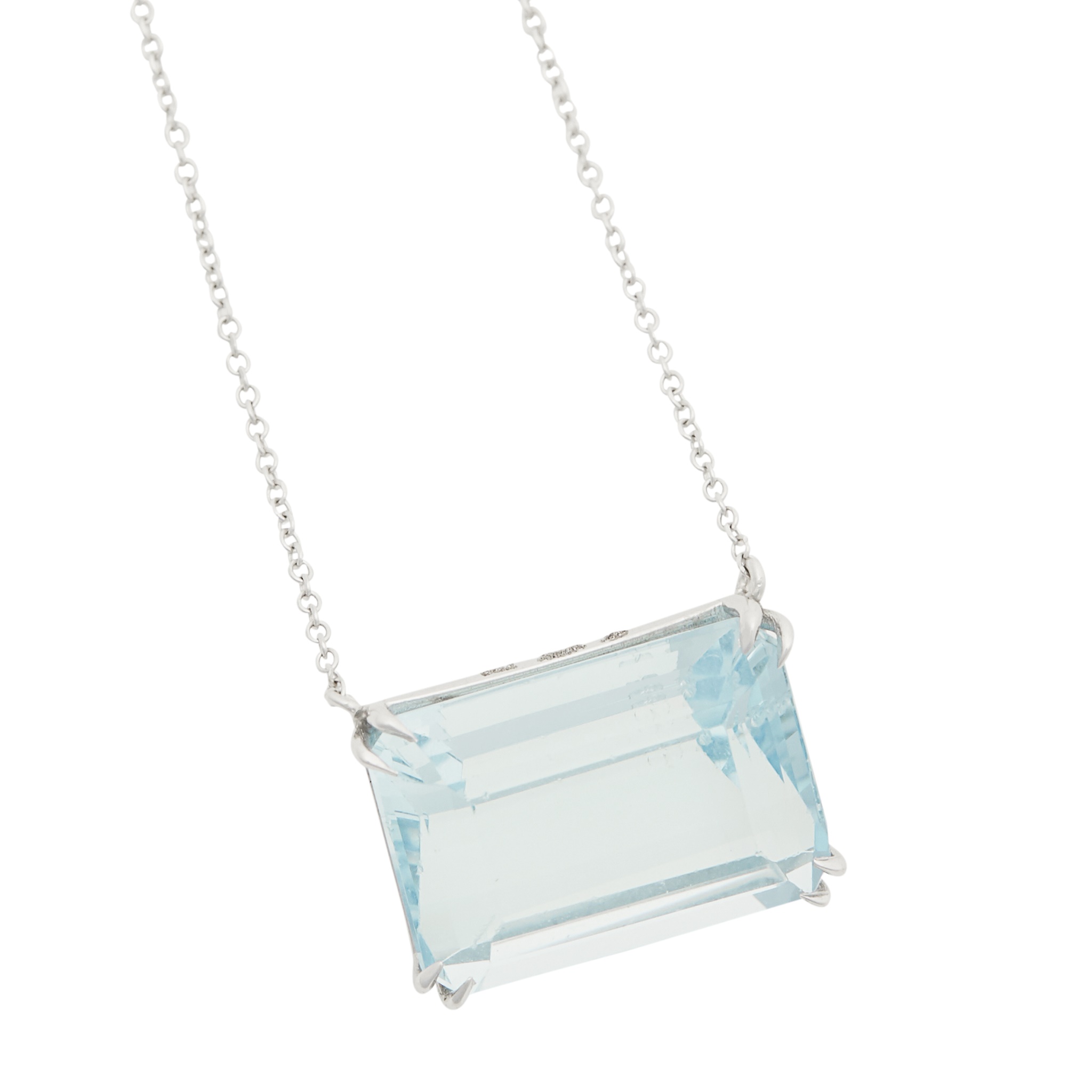 An aquamarine pendant necklace