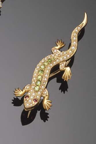An Edwardian 15ct gold mounted lizard brooch,