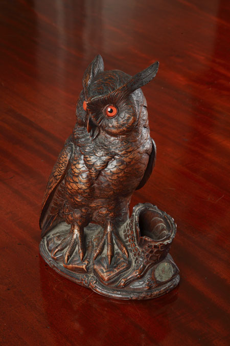 A late 19th/early 20th century Swiss carved wood tobacco box