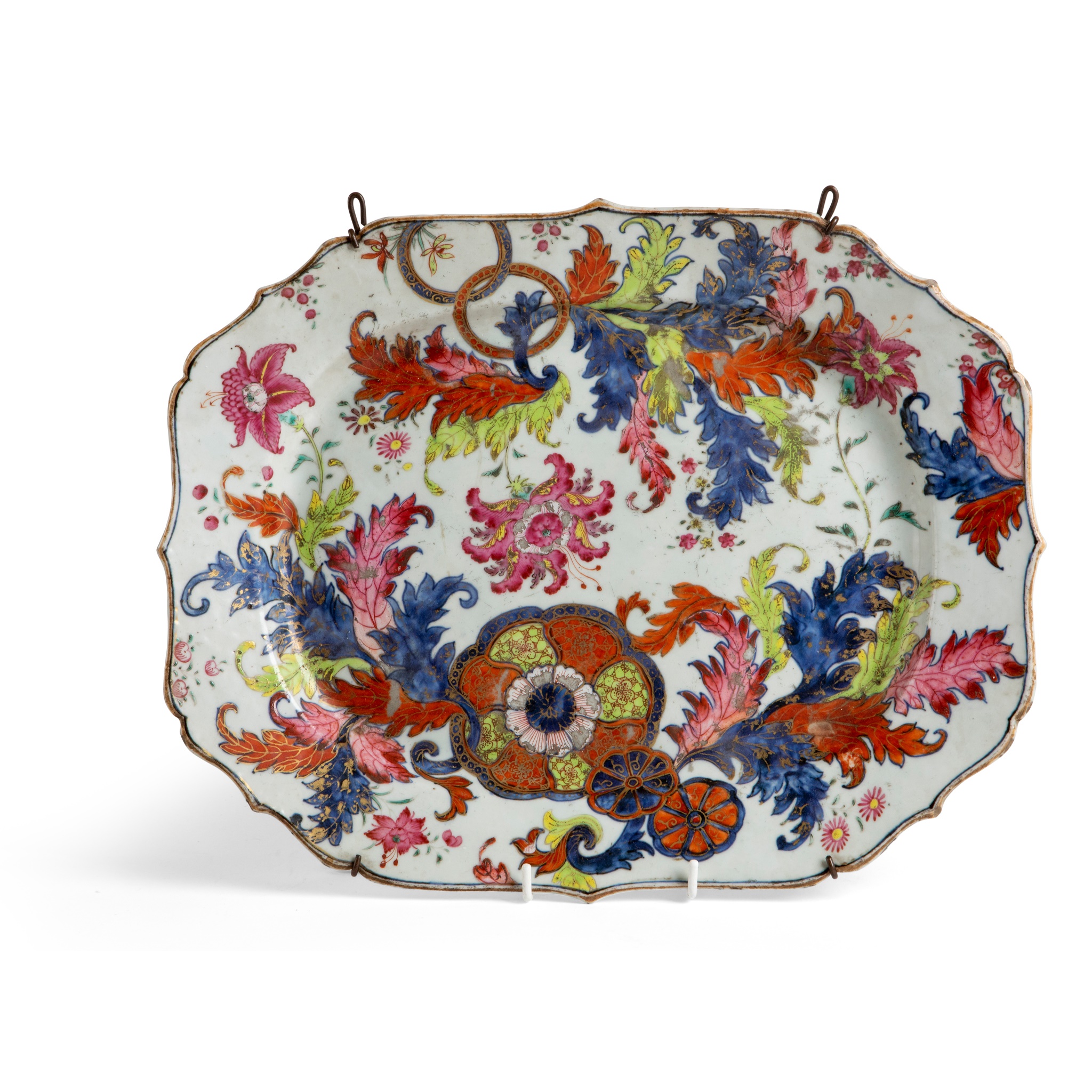 EXPORT FAMILLE ROSE 'PSEUDO TOBACCO LEAF' DISH