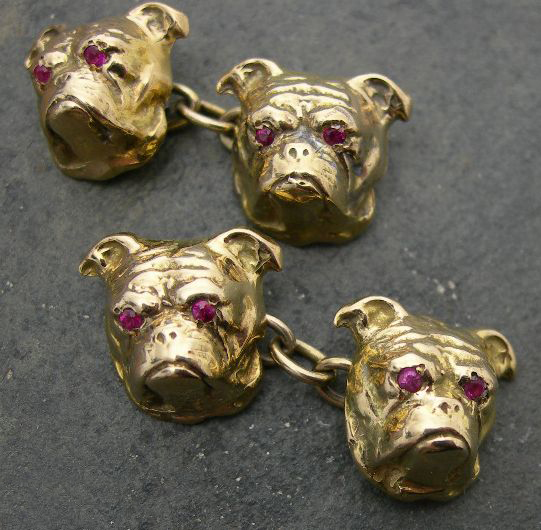 A pair of novelty cufflinks