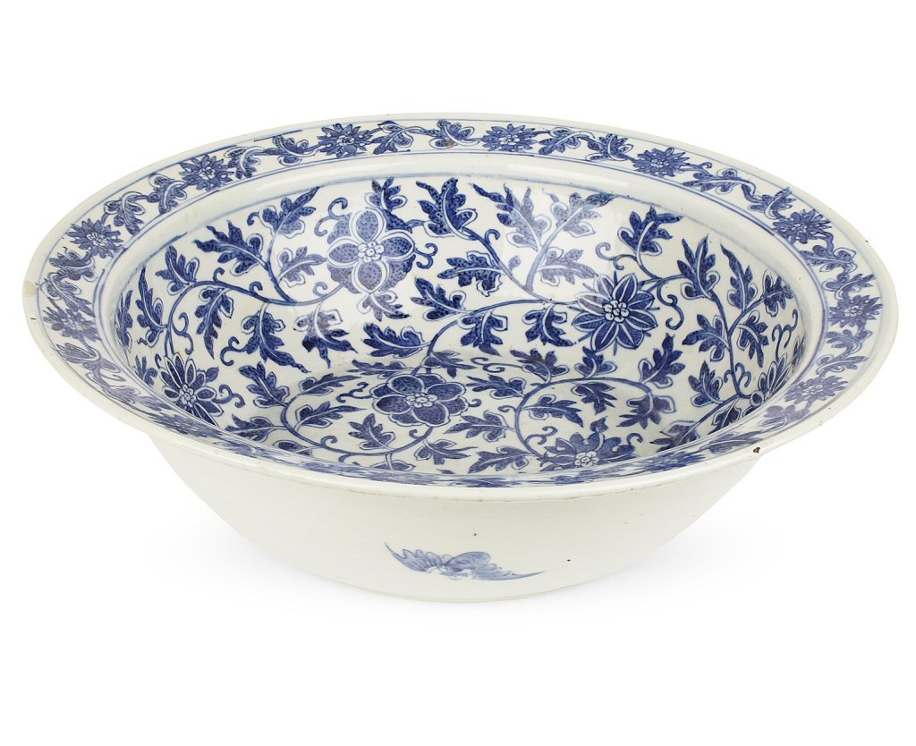 CHINESE BLUE AND WHITE PORCELAIN BASIN