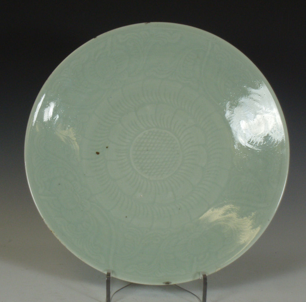 A 19th/20th century Chinese porcelain celadon dish