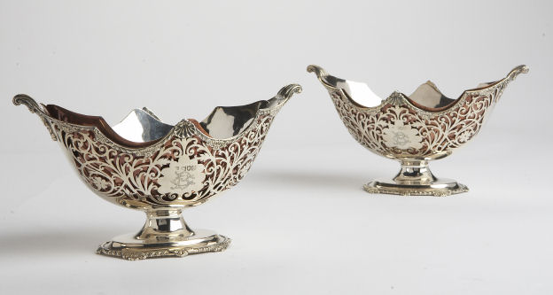 A pair of Edwardian silver bowls