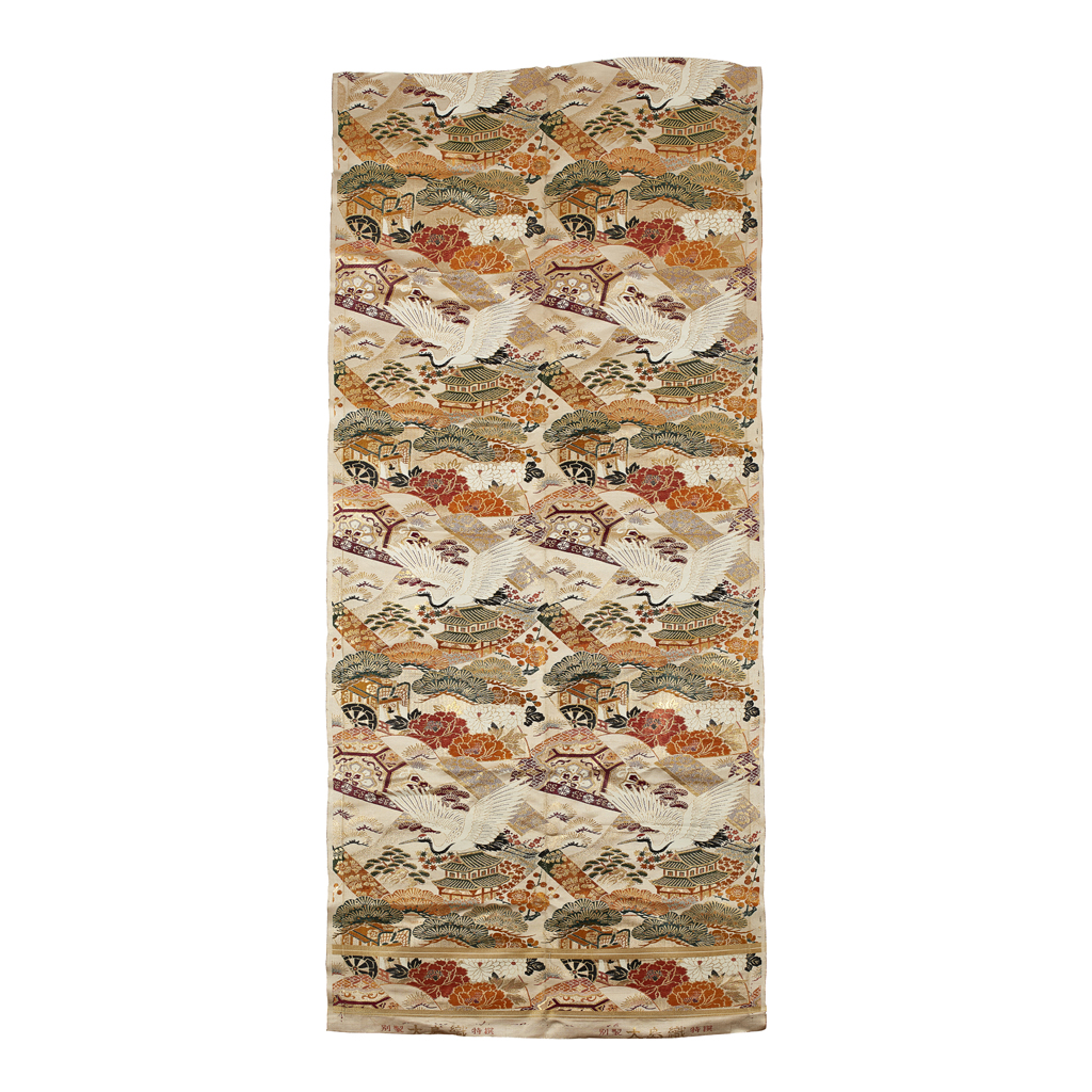 BLACK GROUND SILK KIMONO