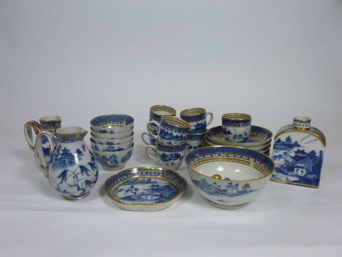 CHINESE EXPORT BLUE AND WHITE TEA SET
