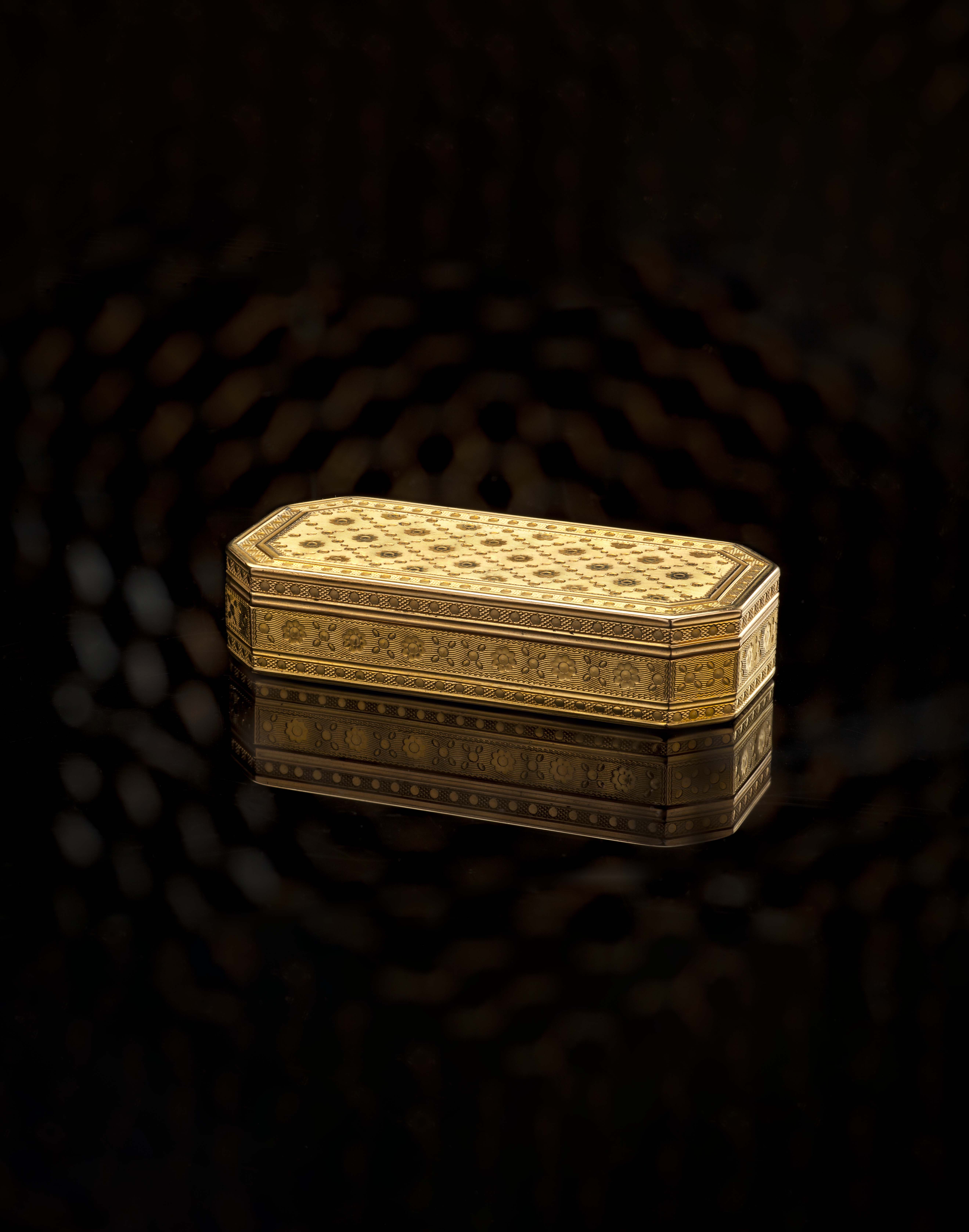 An 18th century French gold snuff box