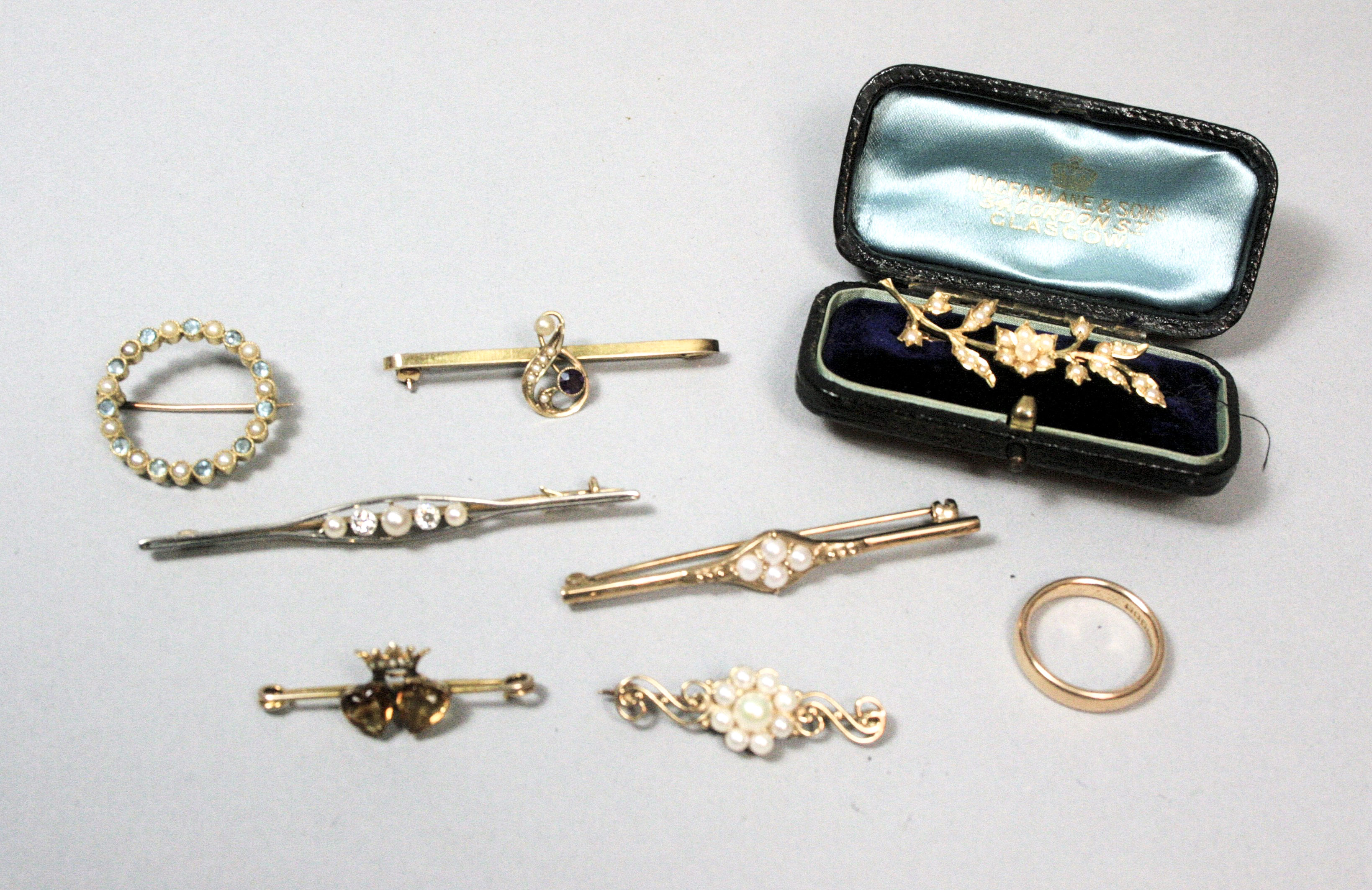 A collection of jewellery