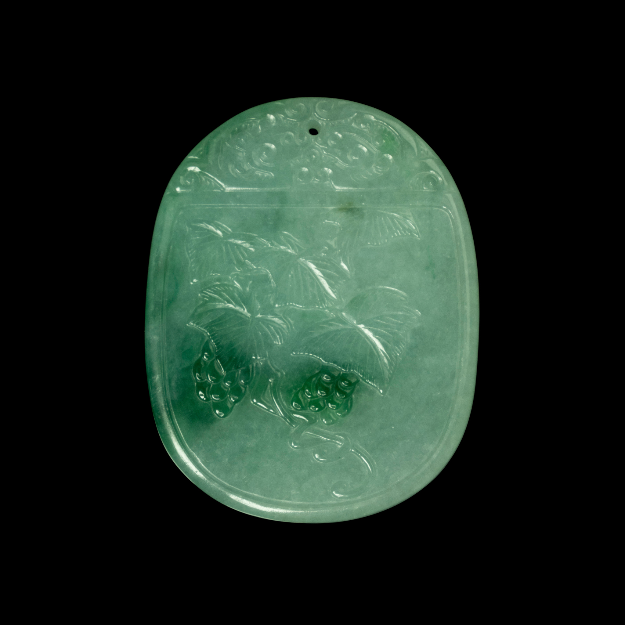 CHINESE JADEITE 'GRAPE' OVAL PLAQUE