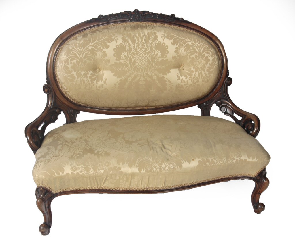 VICTORIAN WALNUT SOFA