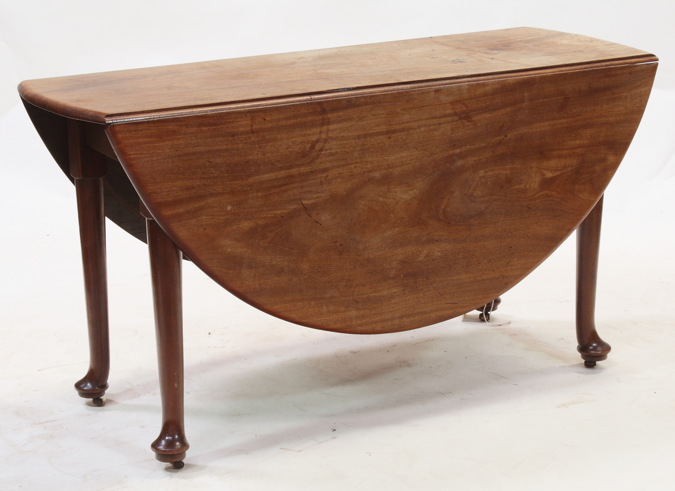 A Georgian mahogany drop-leaf table