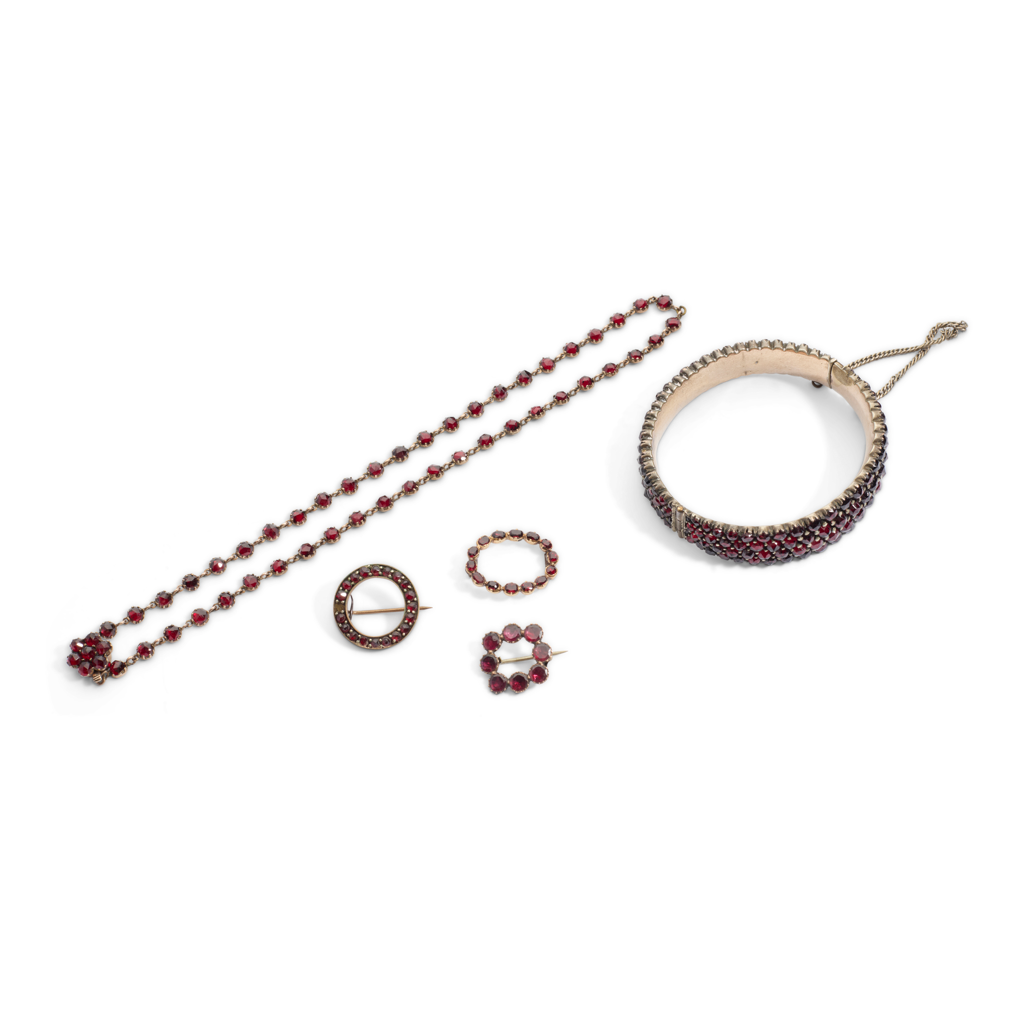 A collection of Bohemian garnet jewellery