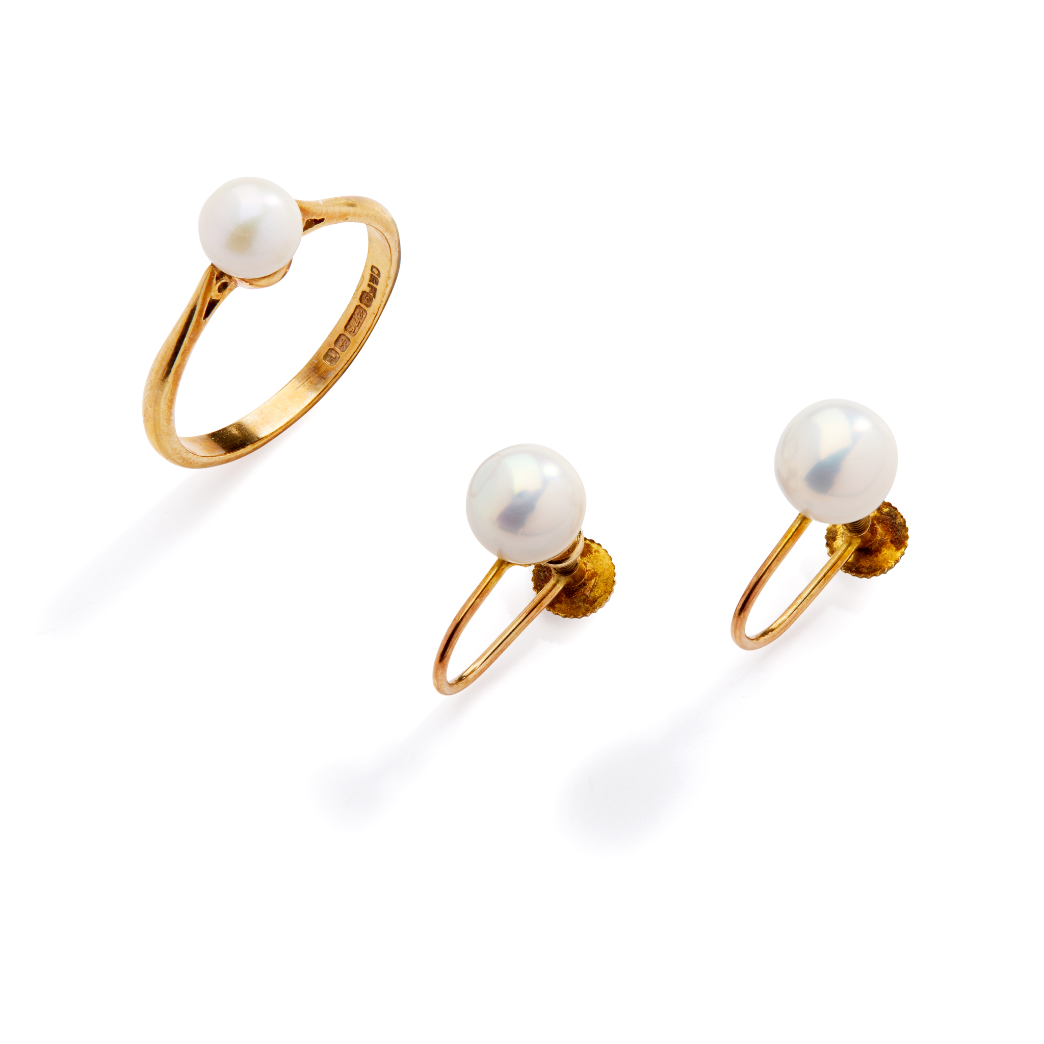 A 9CT GOLD SCOTTISH FRESHWATER PEARL RING AND EARRINGS