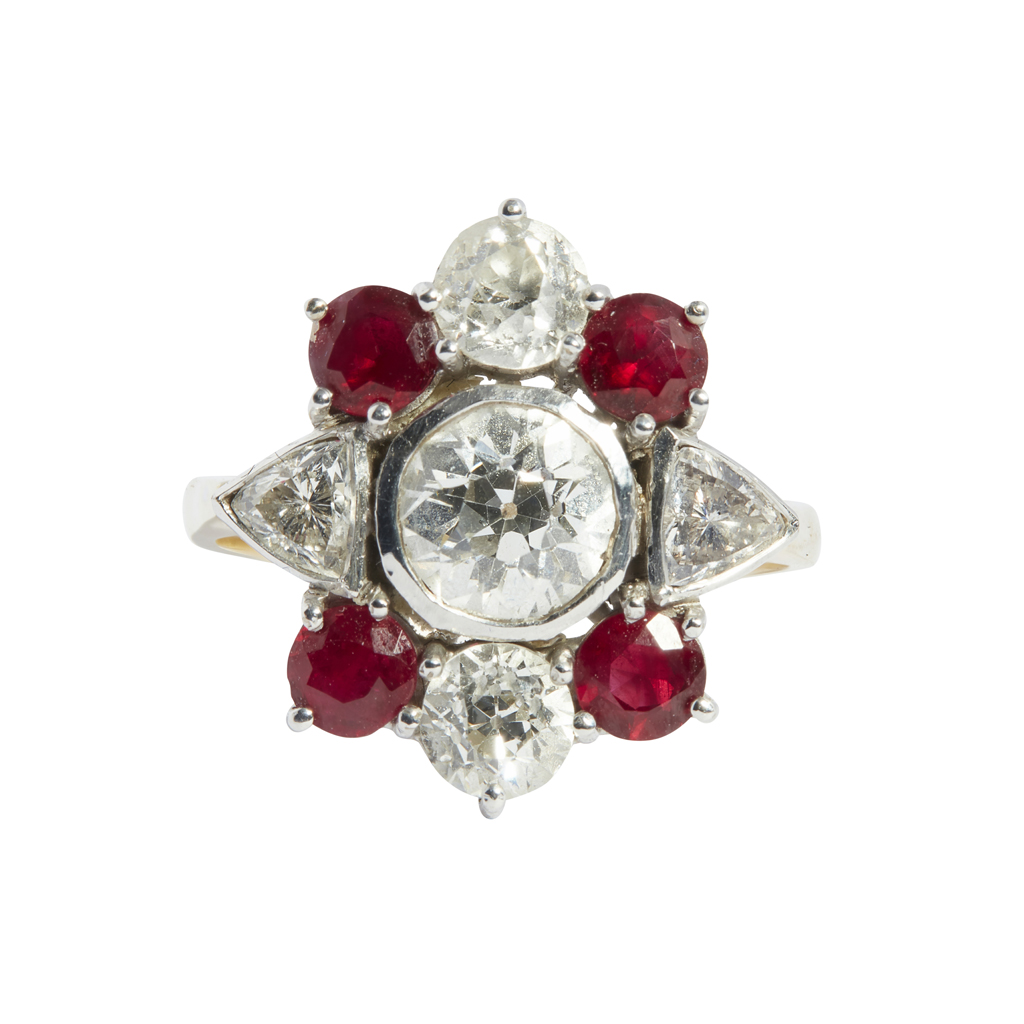 A ruby set cluster ring