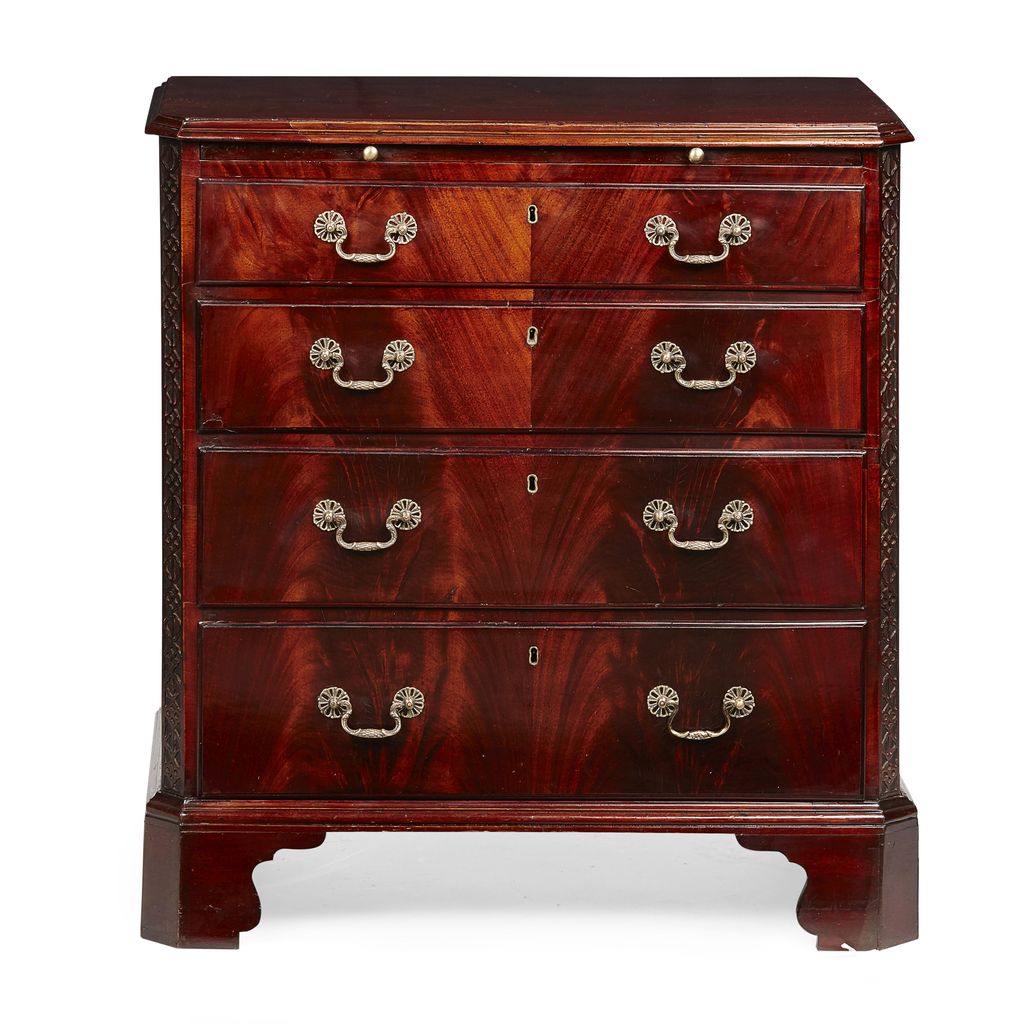 GEORGE III MAHOGANY CHEST OF DRAWERS