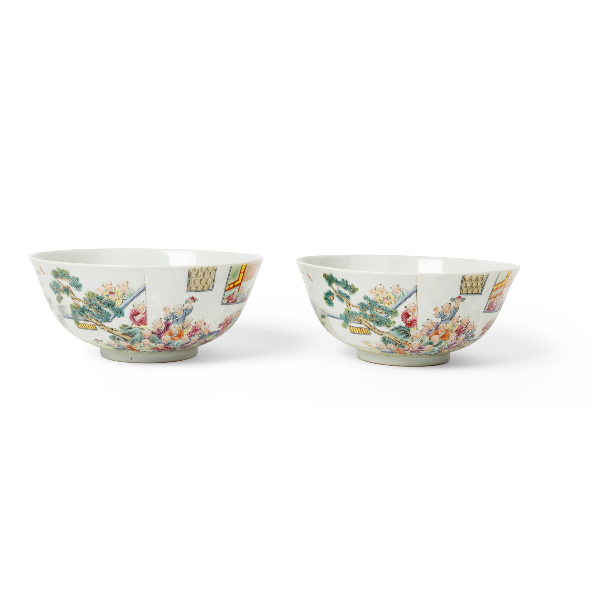 PAIR OF CHINESE FAMILLE ROSE 'HUNDRED BOYS' BOWLS