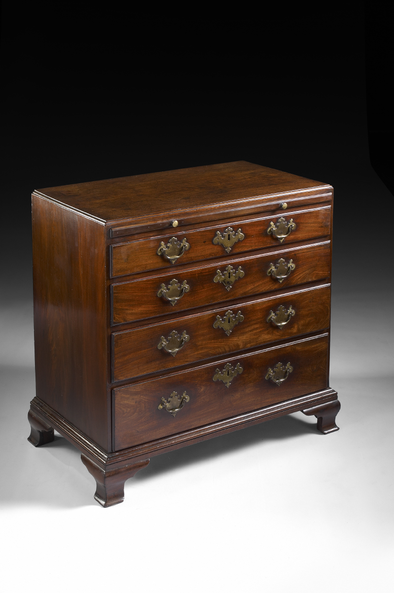 A small George II period mahogany chest of drawers