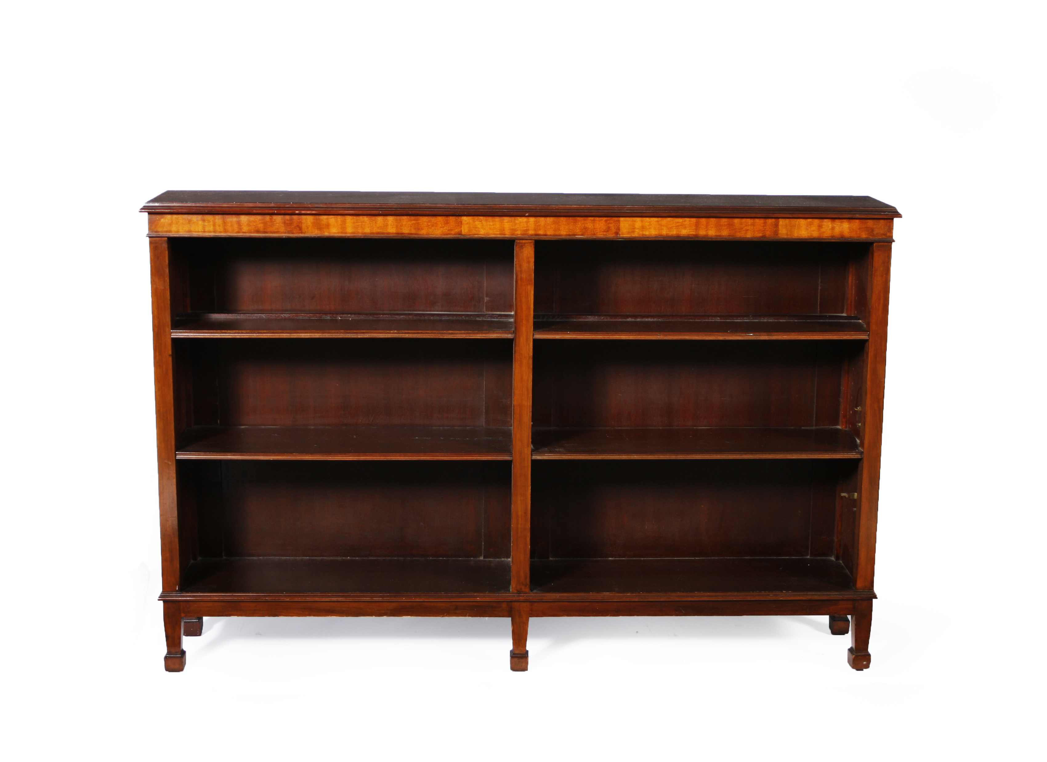EDWARDIAN MAHOGANY OPEN BOOKCASE BEARING THE MAKER'S MARK DENBY AND SPINK, LEEDS