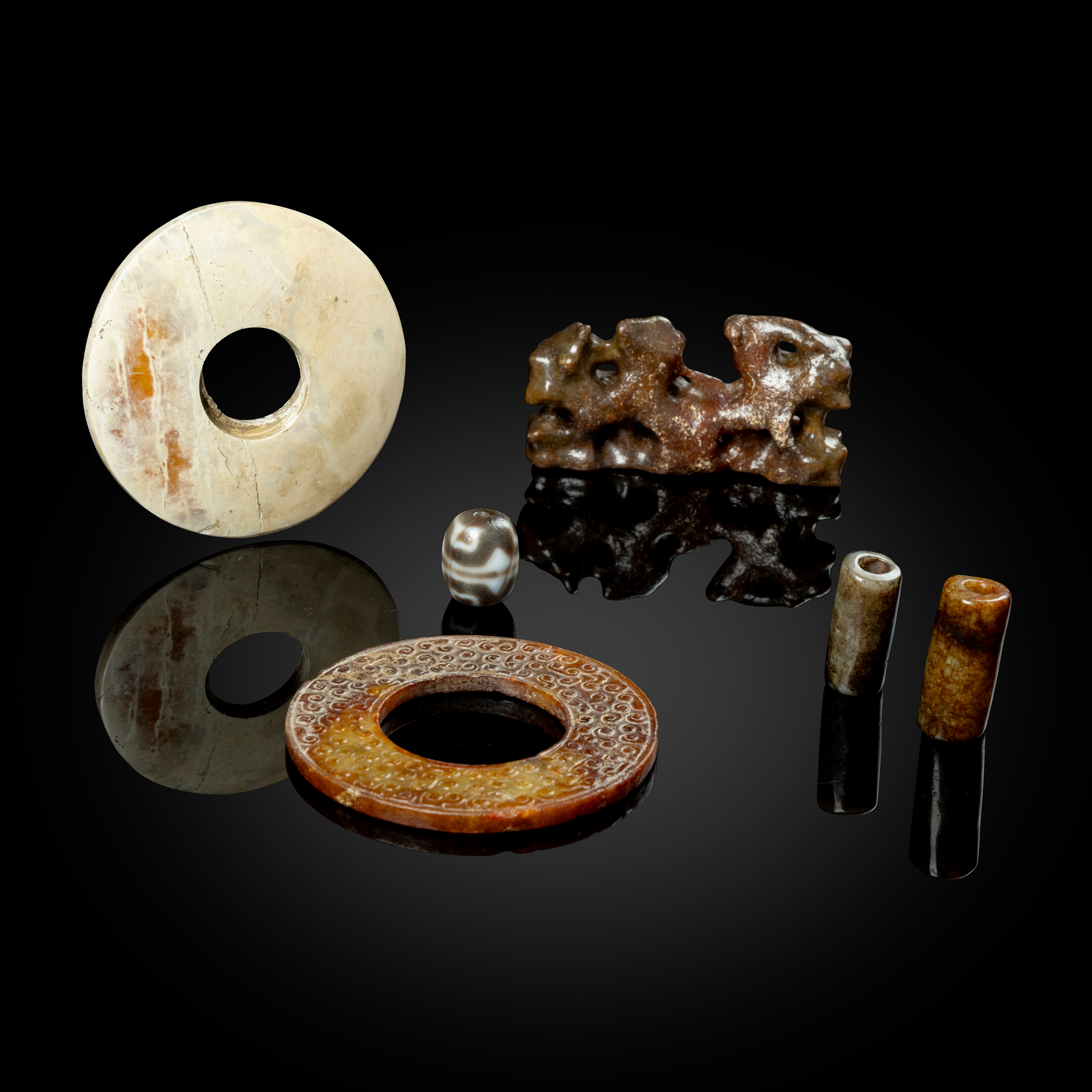 GROUP OF SIX CHINESE JADE AND AGATE PIECES