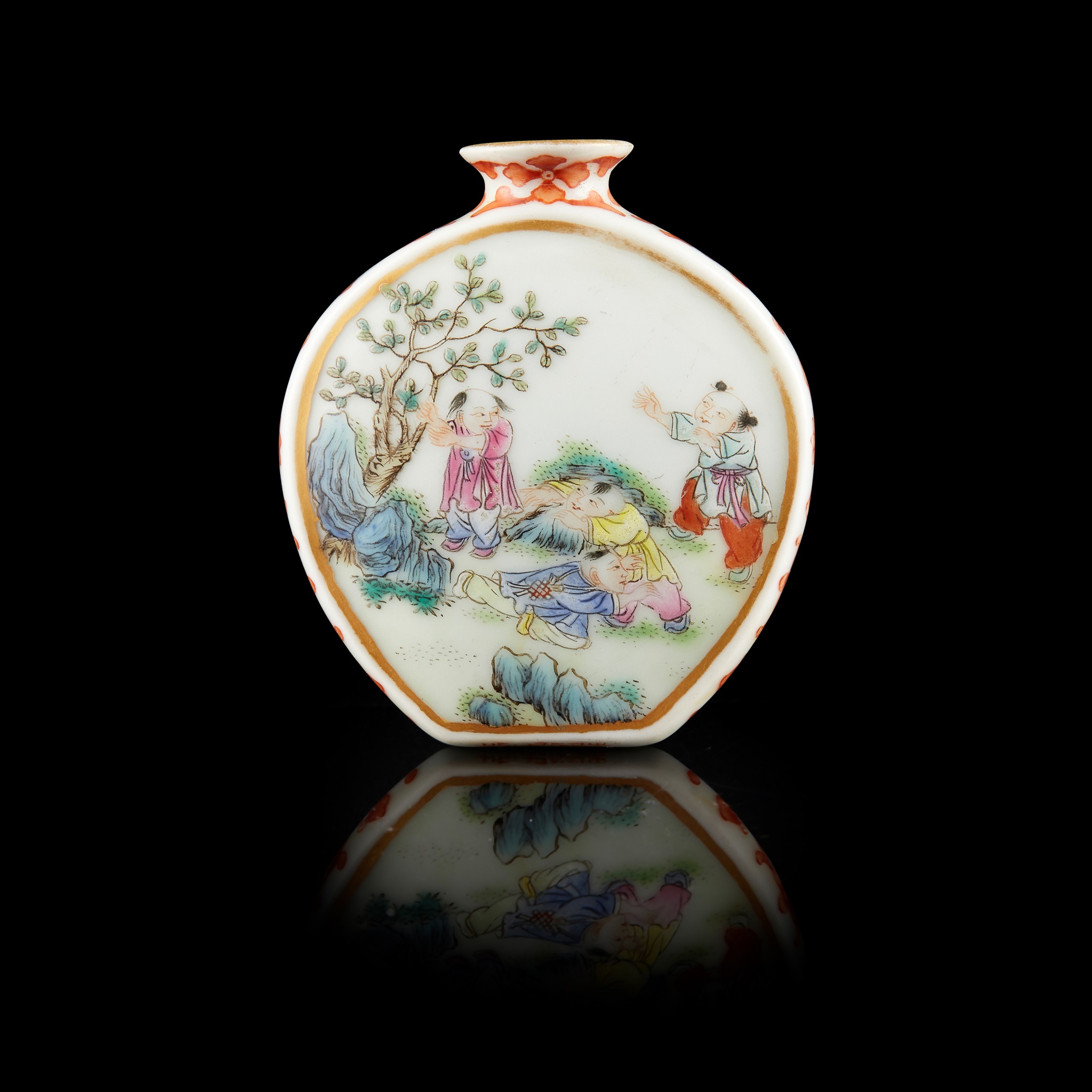 FAMILLE ROSE SNUFF BOTTLE