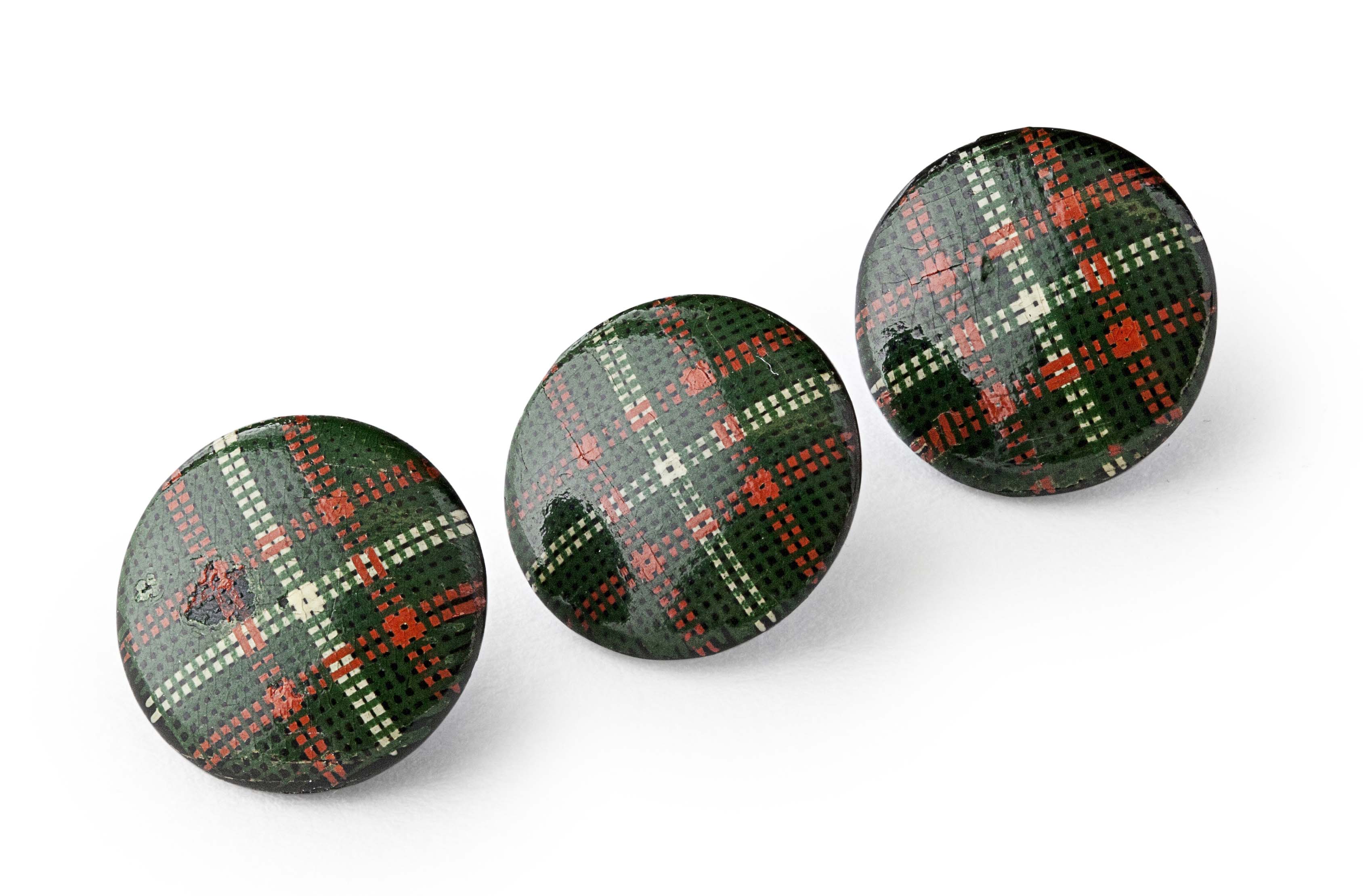 THREE MAUCHLINE TARTAN WARE BUTTONS