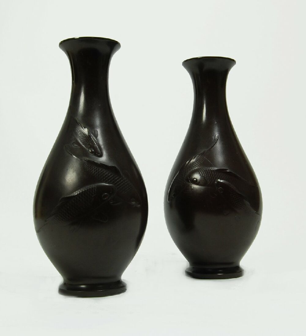 A pair Japanese bronze vases, Meiji period