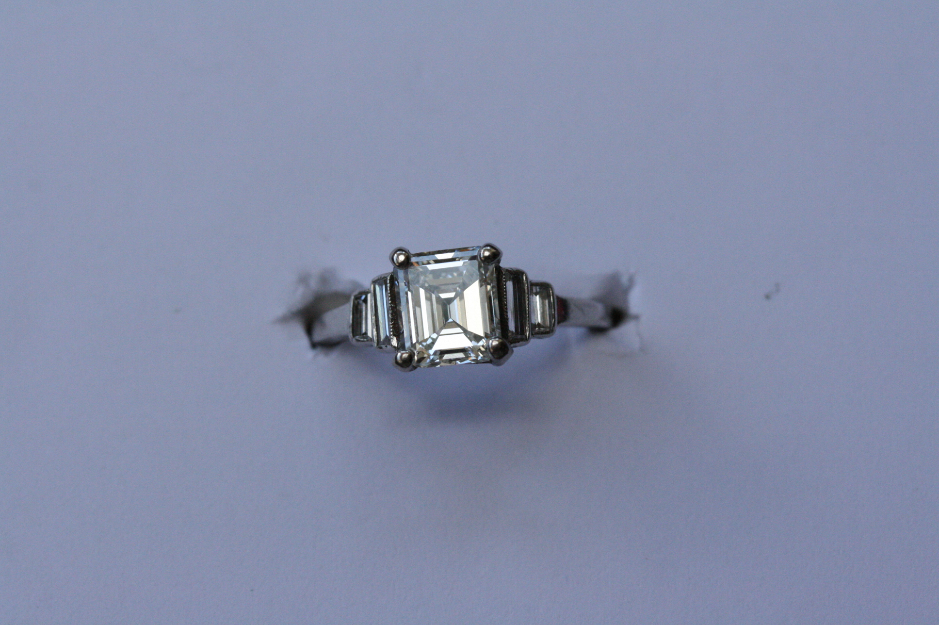 An Art Deco platinum mounted diamond set ring