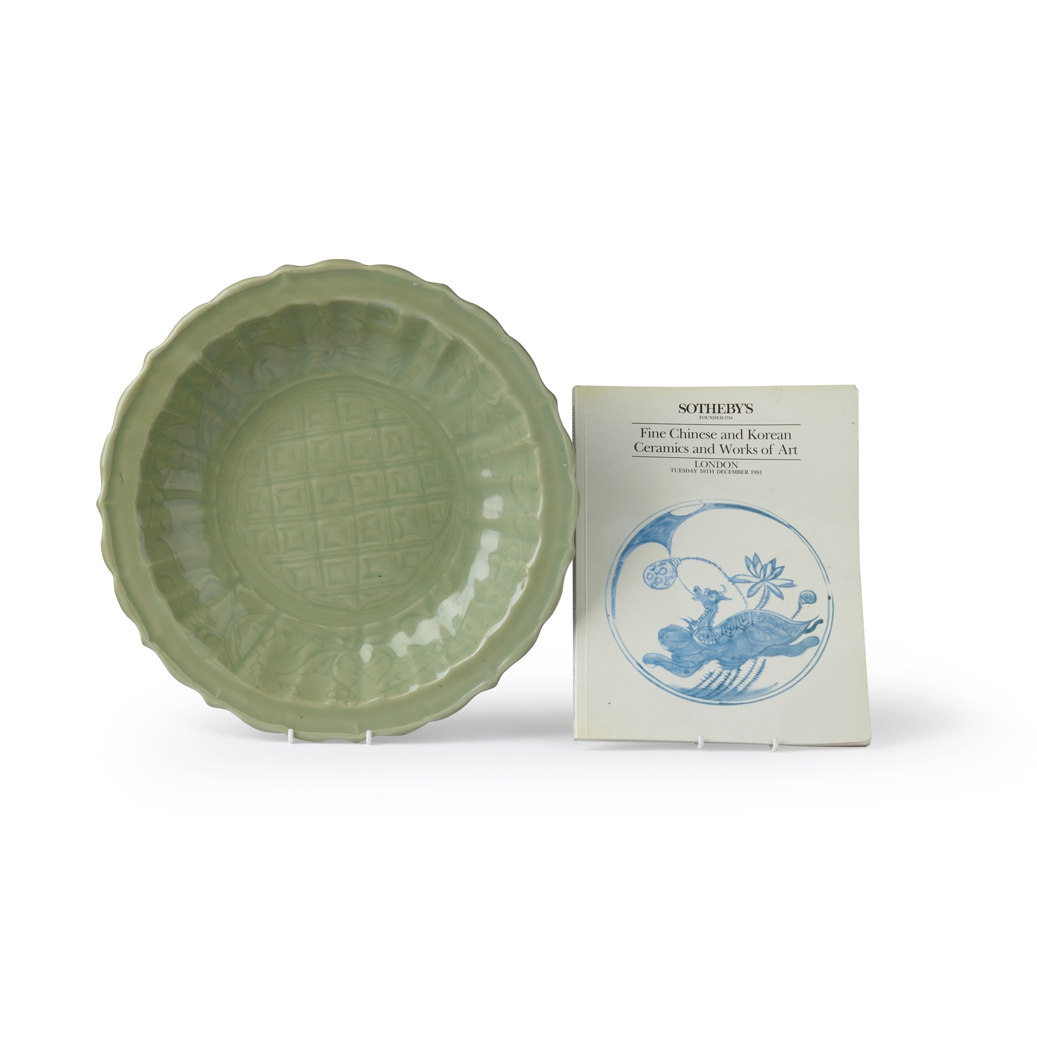 LONGQUAN CELADON-GLAZED BARBED CHARGER