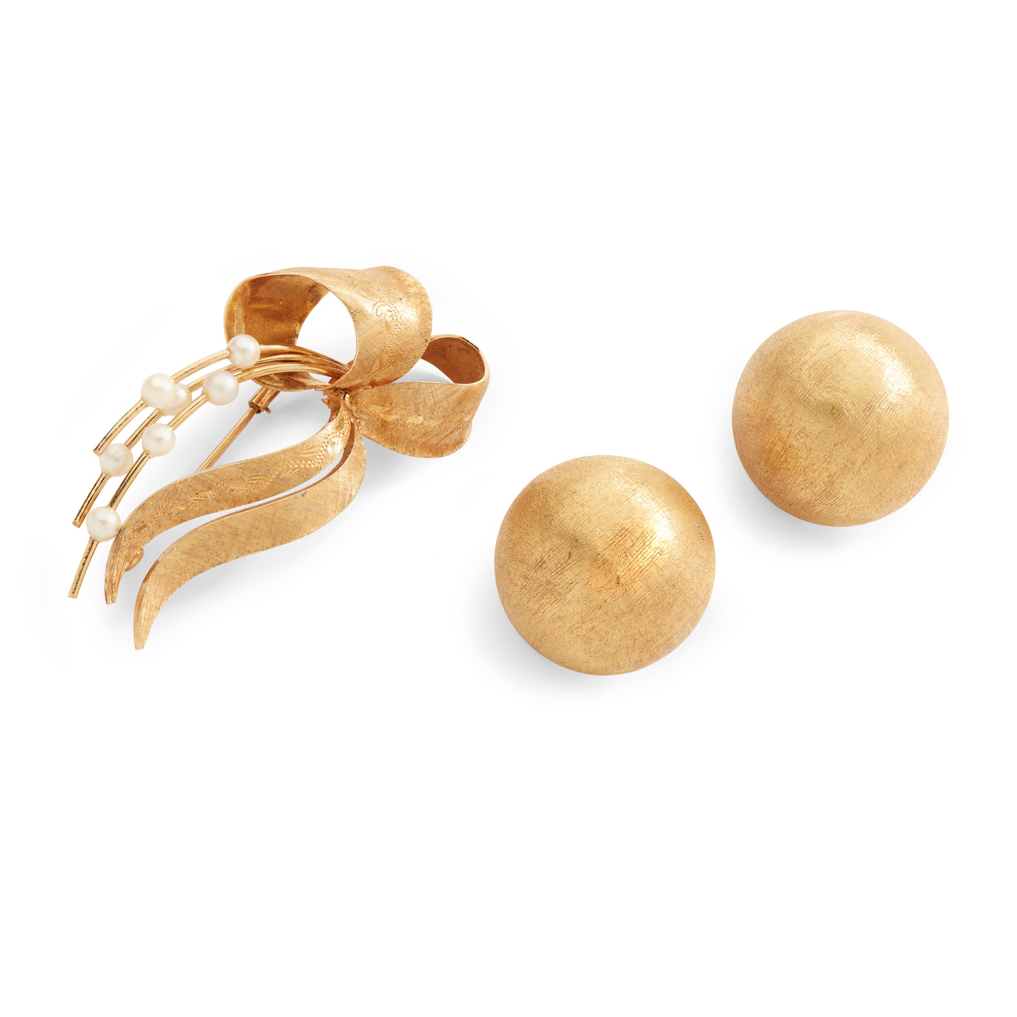 A pearl brooch