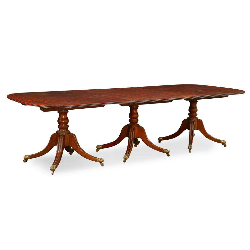 GEORGIAN STYLE TRIPLE PEDESTAL MAHOGANY DINING TABLE