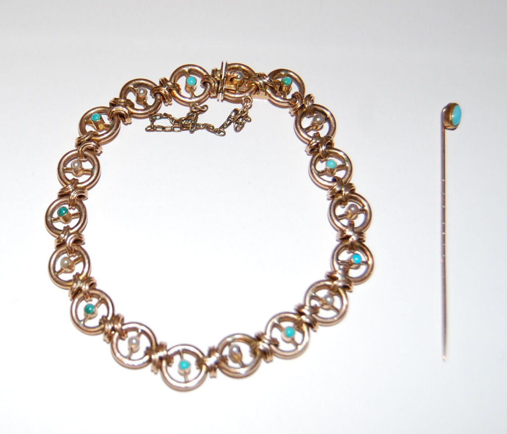 An Edwardian 9ct gold bracelet,