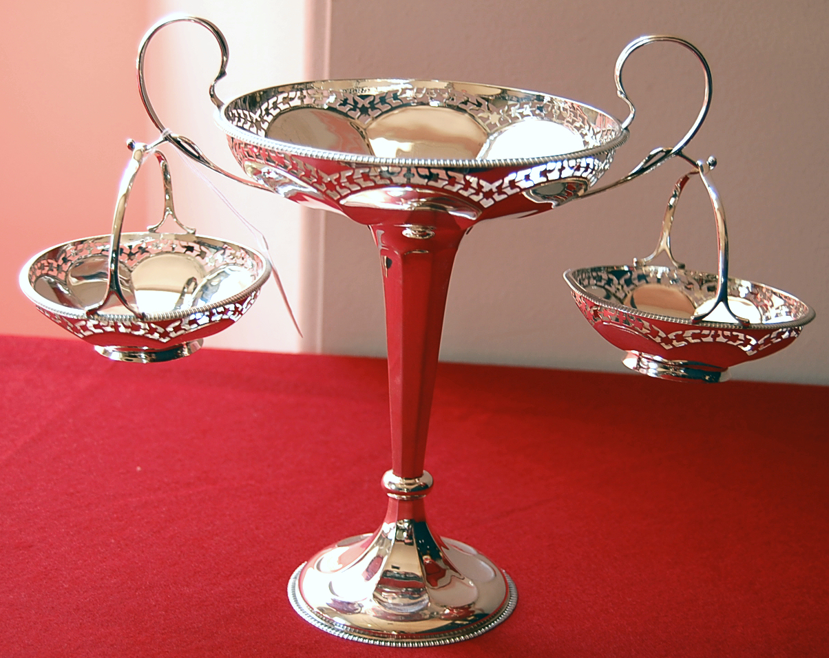 A twin basket epergne