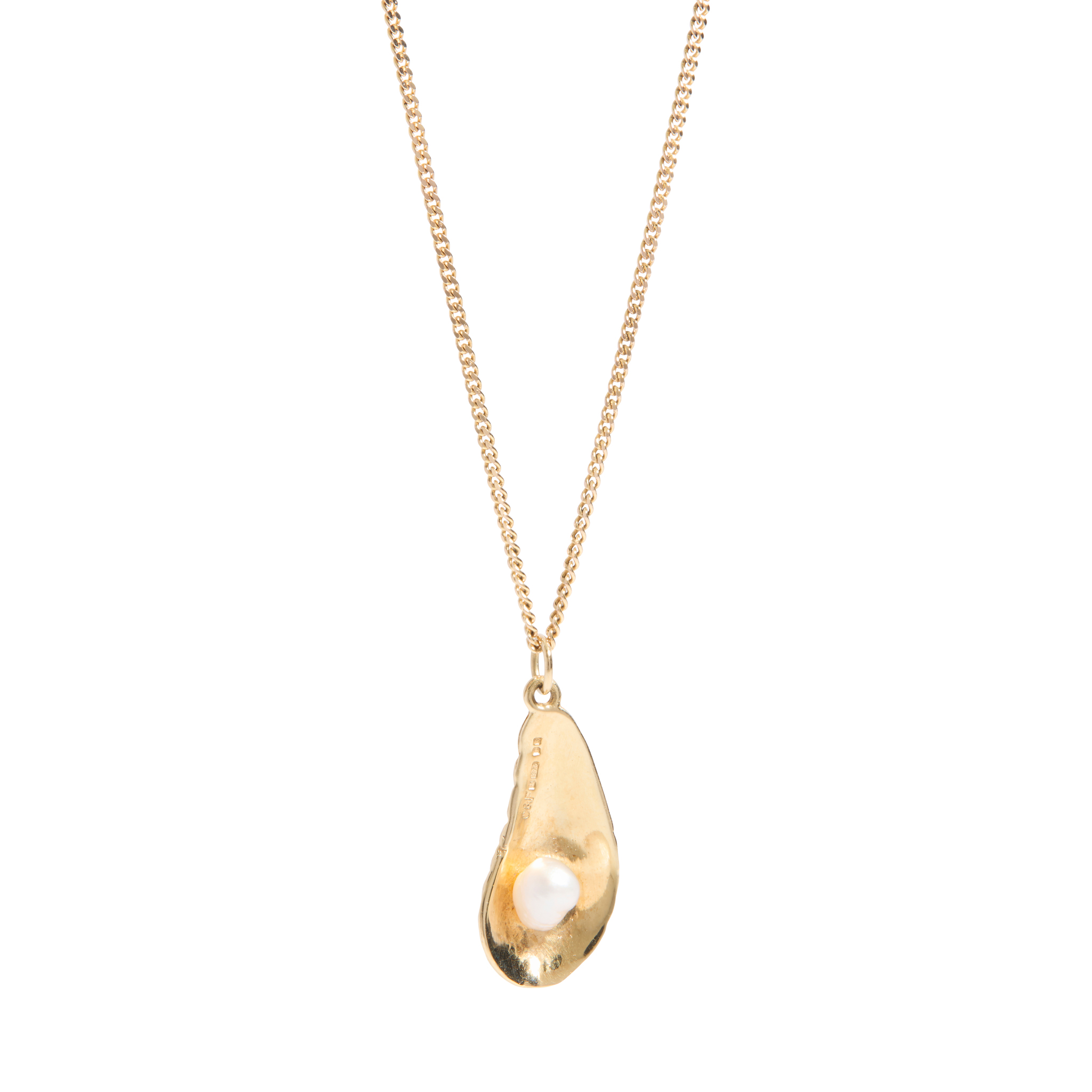 Cairncross of Perth: A 9ct gold Scottish freshwater pearl pendant