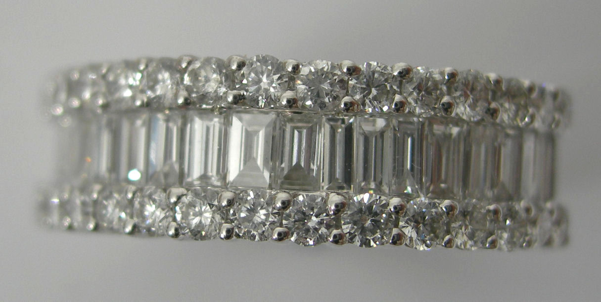 An all-diamond set cluster ring,