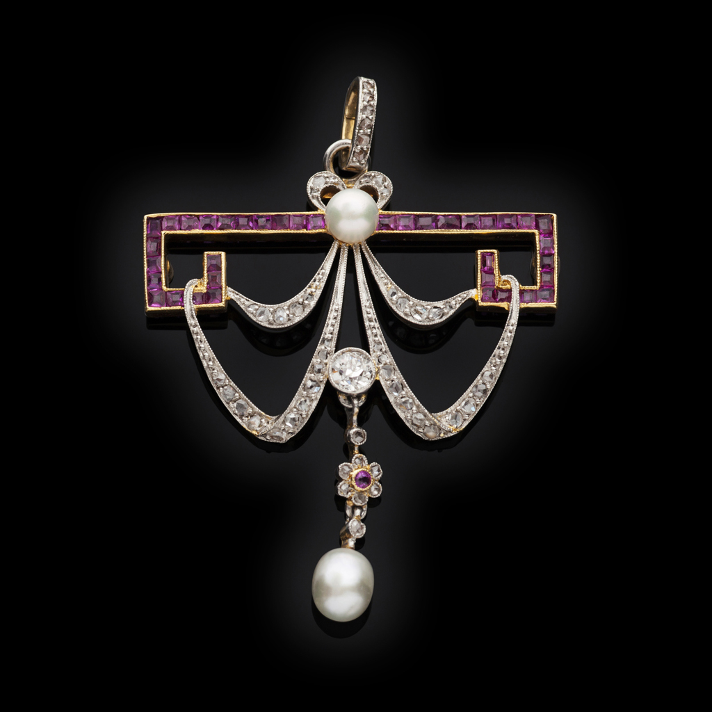 An early 20th century multi-gem set pendant