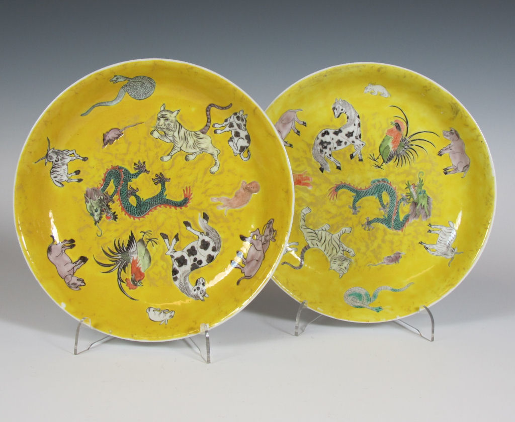 Two Chinese yellow ground plates
