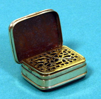 A Victorian 'Scottish market' agate vinaigrette