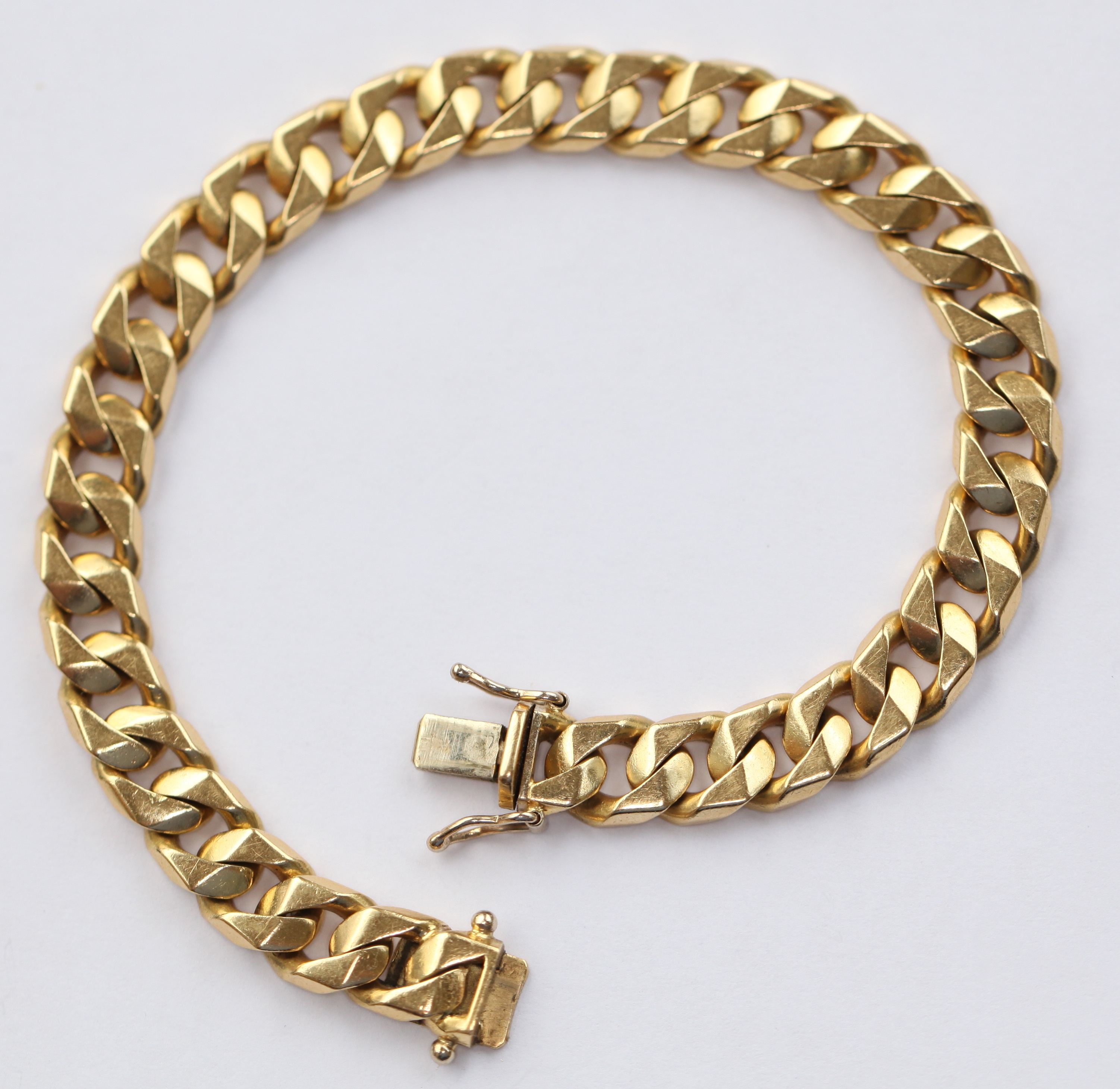 An 18ct gold bracelet