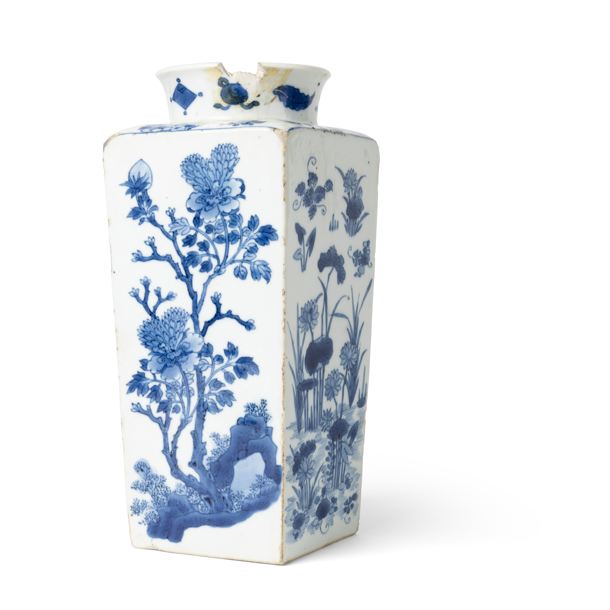 CHINESE BLUE AND WHITE SQUARE-SECTION VASE