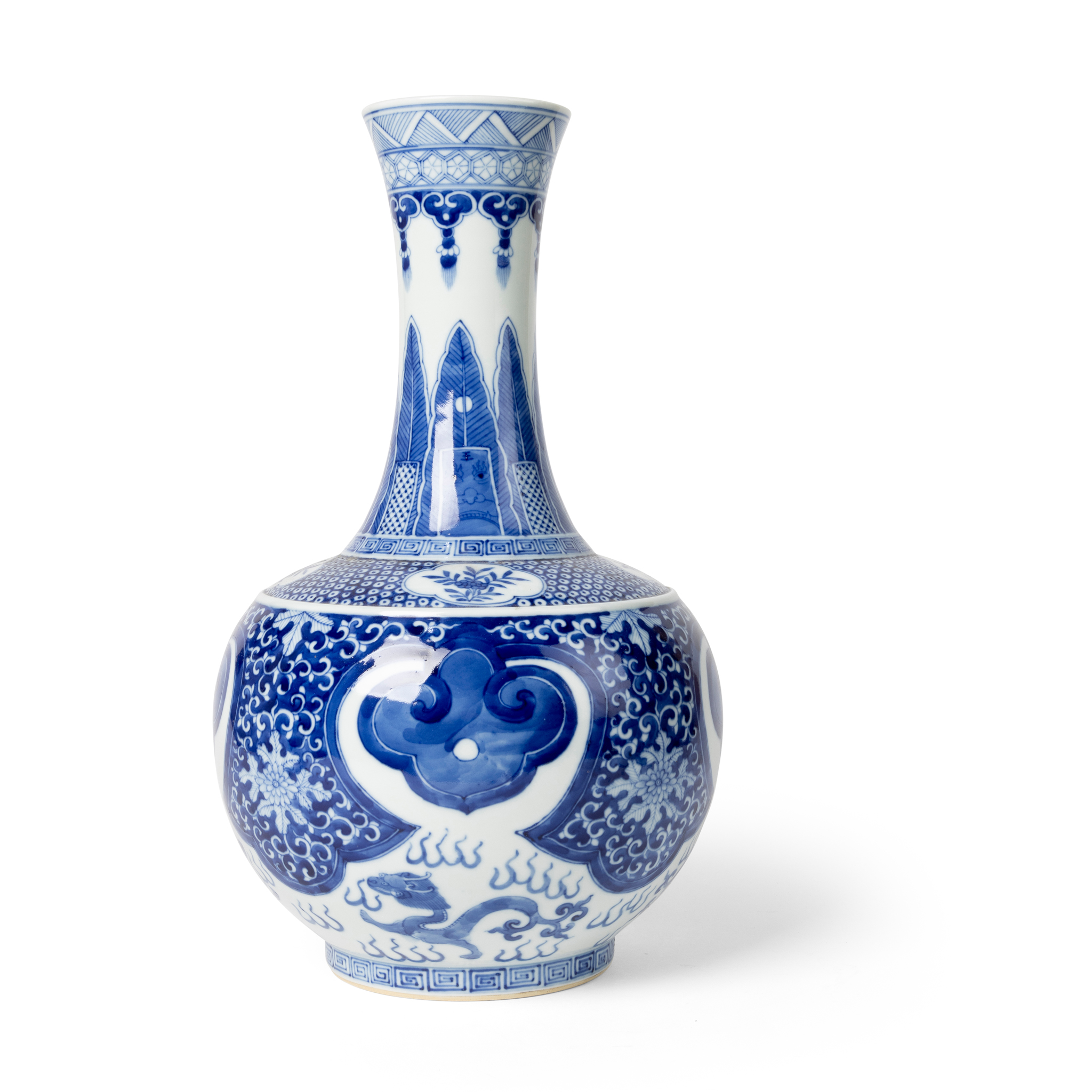 CHINESE BLUE AND WHITE BOTTLE VASE